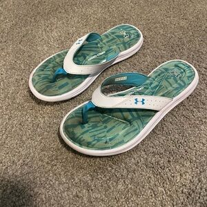 Under Armor white flip flop foam sandals size women’s 8